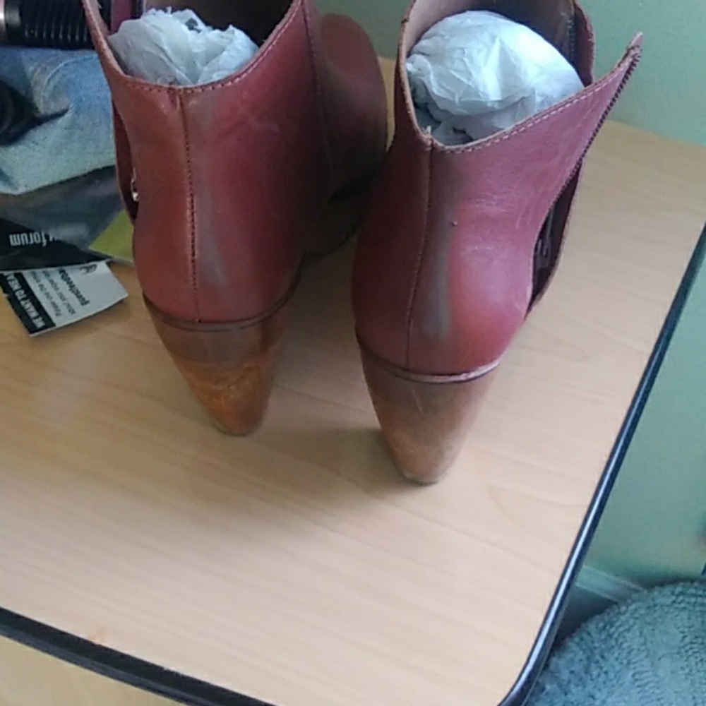 Shoes - Picture 2 of 2